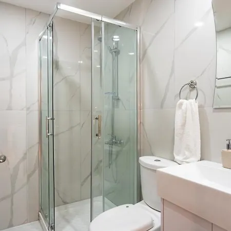 Sundrop - 1-bedroom W Terrace In * 라르나카