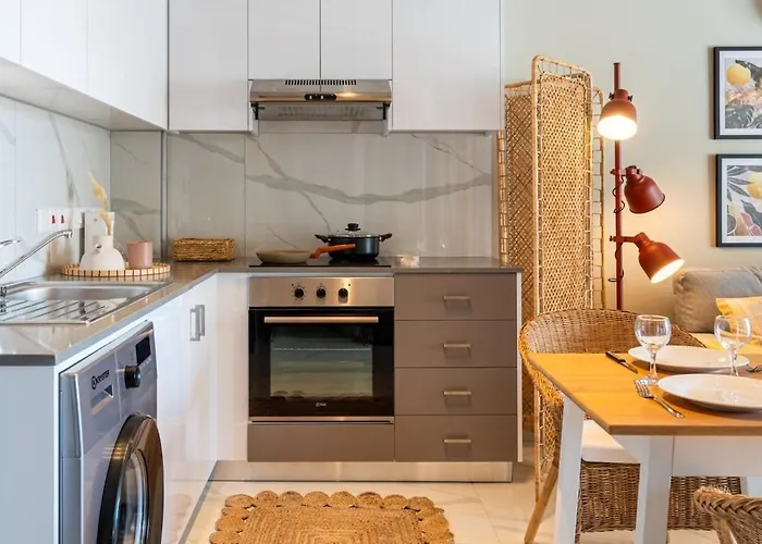 Sundrop - 1-bedroom W Terrace In * Larnaka