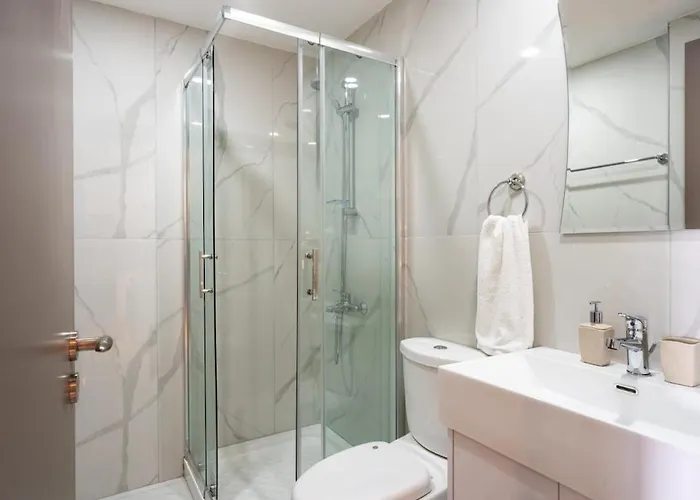 Sundrop - 1-bedroom W Terrace In * Larnaka